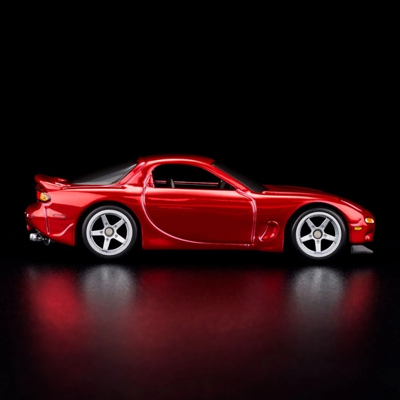Hot Wheels Collector: 1993 Mazda RX-7 R1 Twin turbo - Picture 4 of 11